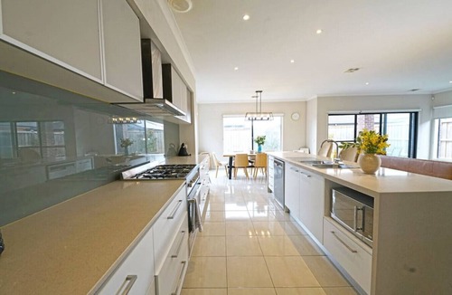 Truganina House | Stayau Charming Spacious Holiday House Wyndham