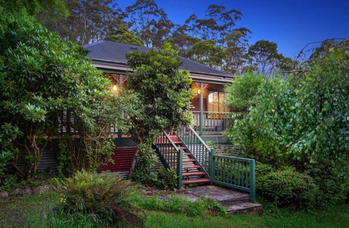 Mount Dandenong Cabin | StayAU Ironbark Cottage Romantic Retreat Dandenong