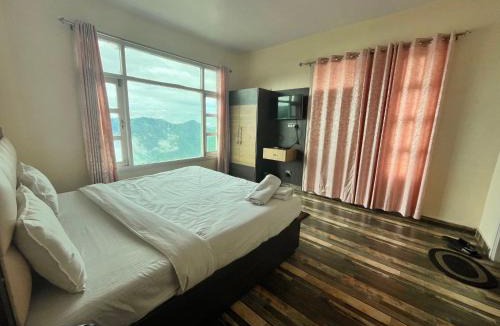 Shimla Hotel | Stayenest Mashobra with balcony view