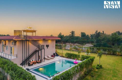 Bissar Akbarpur Villa | StayVista at Avanya Retreat with Bonfire, BBQ