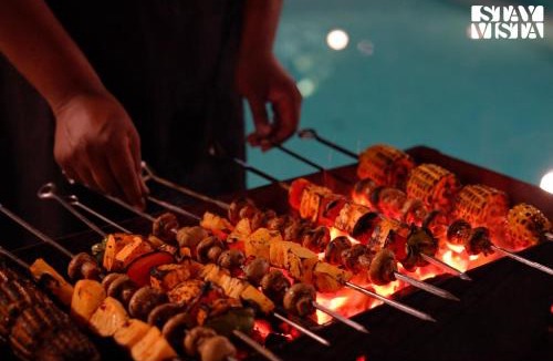 Bissar Akbarpur Villa | StayVista at Avanya Retreat with Bonfire, BBQ