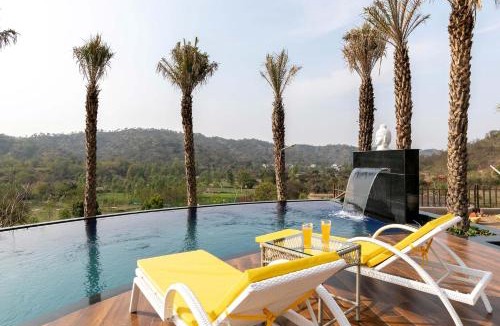 Kishangarh House | StayVista at Brickwood Hill with Outdoor Infinity Pool & Jacuzzi