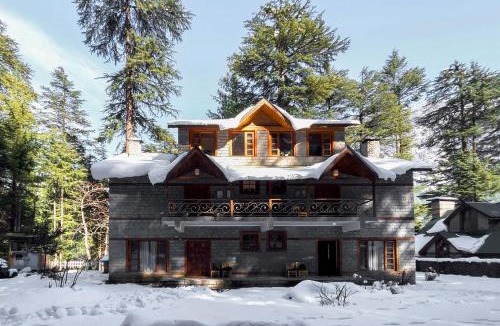 Old Manali Villa | StayVista at Casa Bella Vista- Luxury 6 BR close to Mall Road with Bonfire and View