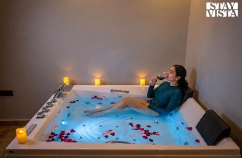 Naina Range Villa | StayVista at Golden Muse with BBQ & Jacuzzi