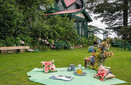 Shimla Villa | StayVista at Sidhowal Lodge 1BR w Comp Breakfast