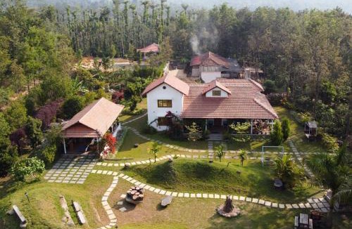 Sangameswarpet Villa | StayVista at Sienna - Strelitzia 3BHK with Breakfast and Jacuzzi - Luxury Homestay