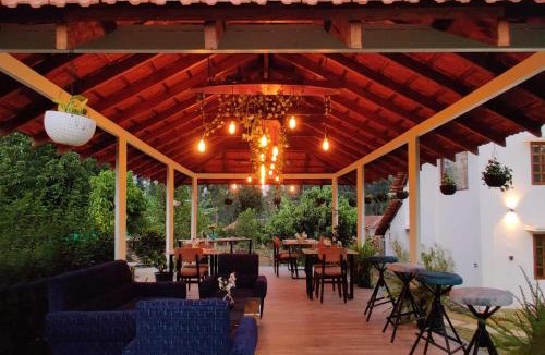 Sangameswarpet Villa | StayVista at Sienna - Strelitzia 3BHK with Breakfast and Jacuzzi - Luxury Homestay