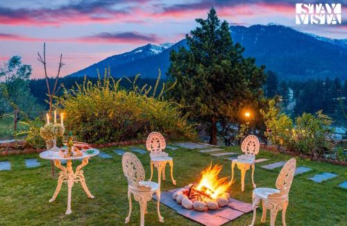 Vashist Villa | StayVista at Snowdrop House - 5BR Pet Friendly Villa on Main Highway Manali