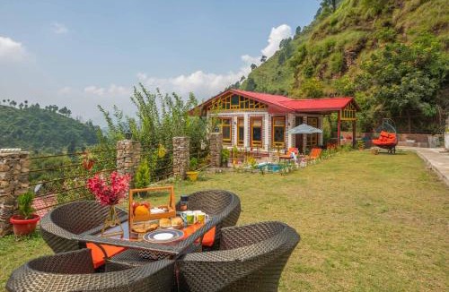 Suni Villa | StayVista at Spirits Unplugged with Outdoor Pool - Karyali