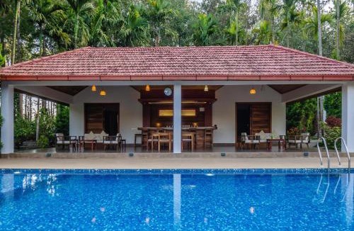 Madapura Villa | StayVista at Tall Silver with Infinity Pool & Breakfast -2BR