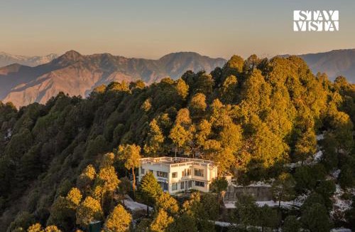 Mussoorie Villa | StayVista at The Pink Magnolia - Valley View & Bonfire
