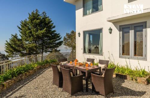 Mussoorie Villa | StayVista at The Pink Magnolia - Valley View & Bonfire