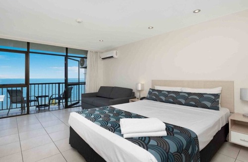 North Ward House | Studio 810 - Idyllic Location With Views