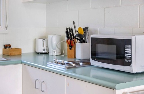 Geelong Apartment | Studio Apt, Prime Position, CBD, Mibnb