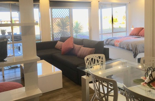 Melton South Apartment | Studio New and Modern Self-catering