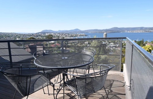 Sandy Bay Apartment | StudioAt10