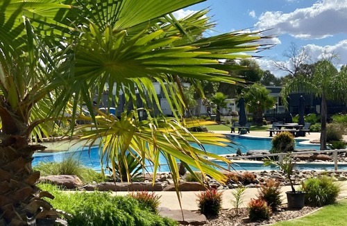 Moama Villa | Stunning lakeside 3 bedroom villa in river front resort with pool and boat ramp