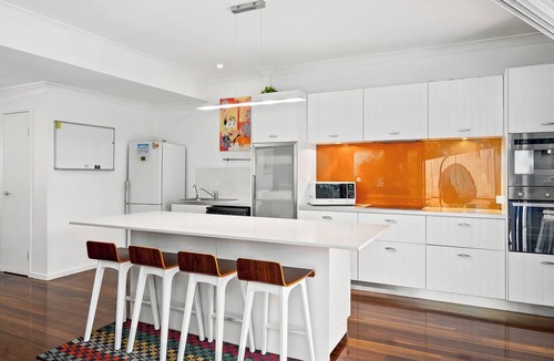 Milton House | StunningQuietDuallivingTownhouse Quiet Sanctuary close Suncorp Train Restaurants