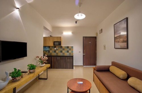 Vagator Apartment | Stylish 1BHK Vagator, Glass Wall