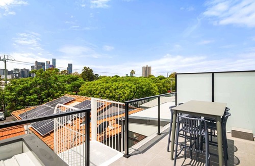South Melbourne House | Stylish 3-Bed Home Near South Melbourne Market