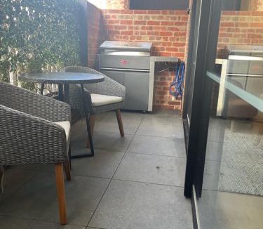 Fitzroy House | Stylish 3-Bed Townhouse in Vibrant Fitzroy