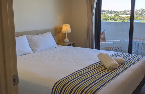 Windsor Apartment | Stylish and generous 2 Bedroom apartment Windsor