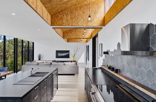 Penna House | Stylish Home with Outdoor Area & Spectacular Views