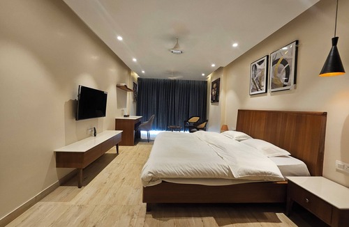 Panch Batti Apartment | Stylish studio with wi-fi, pantry, coffee, and central location.