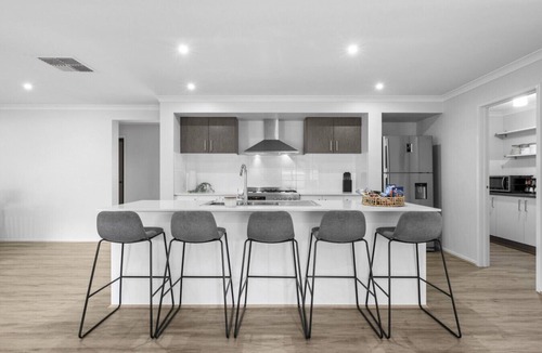 Armstrong Creek House | Summer Breeze - 10 mins to Barwon Heads & Torquay! (499552)
