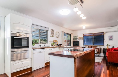 Agnes Water House | SUMMER SALT holiday house - town center, walk to the beach