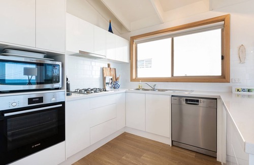 Bonbeach House | Sundaze in Bonbeach by Property Mums