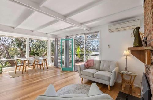 Anglesea House | Sunny Coastal Retreat