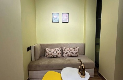 Connaught Place Apartment | Sunrise studio 2