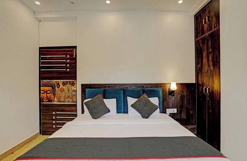 Noida Hotel | Super Collection O Sector 55 Noida