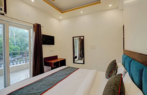 Noida Hotel | Super Collection O Sector 55 Noida
