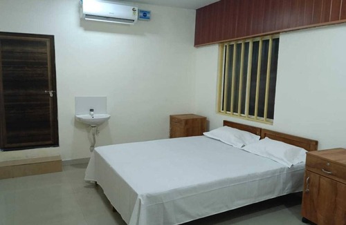 Kochi House | Super Hotel O Chakkaraparambu Vyttila