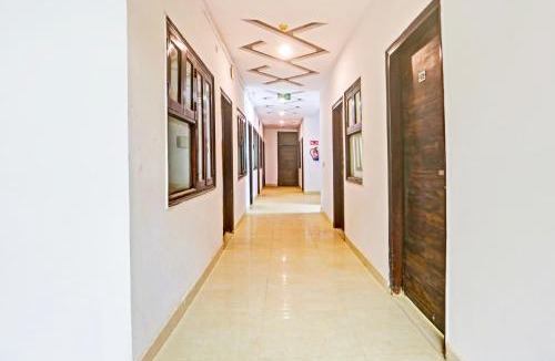 Shalimar Bagh Hotel | Super Hotel O Shalimar Bagh Max Hospital