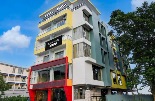 Madanpur House | Super Townhouse Aiims Kolkata
