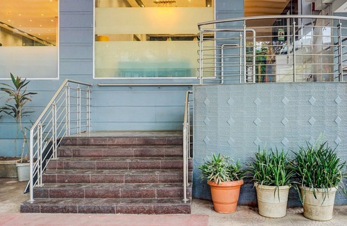 Jogeshwari West House | Super Townhouse Bombay Exhibition Centre