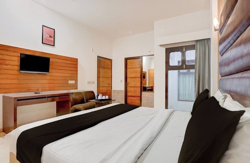 Zirakpur Hotel | Super Townhouse by Zirakpur Bus Stand