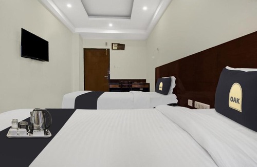 Adarsh Nagar Hotel | Super Townhouse OAK HOTEL Heritage Heights