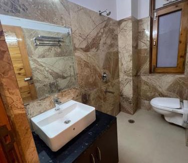 Sanjauli Apartment | Superb For Groups