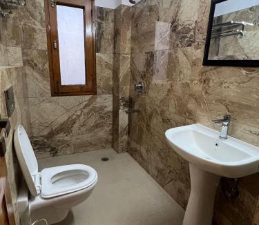 Sanjauli Apartment | Superb For Groups