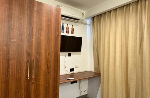 Noida Apartment | Supernova skyvilla 7pm - 10am Night stay only