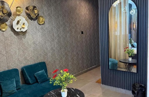 Noida Apartment | Supernova skyvilla 7pm - 10am Night stay only