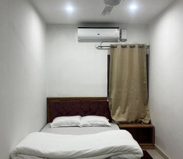 Sualkuchi House | Swagat Guest House Walking distance from New LGBI Airport Terminal -2