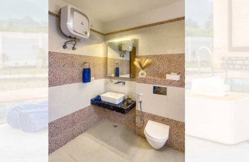 Ramnagar Apartment | Swimming Pool, Bonfire, Hot Water Jacuzzi, 360 mountain view, Balcony