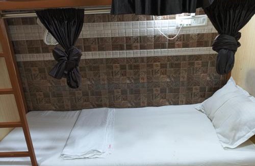 Mumbai Hostel | T2 dormitory male and female