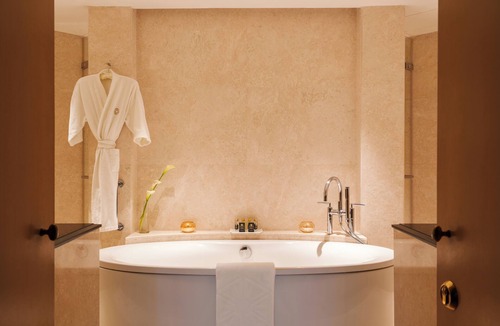 Bandra West Hotel | Taj Lands End