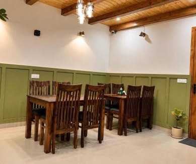 Manali Hotel | The Alpine Escape, Manali - A Beautiful Cottage in Cloud's